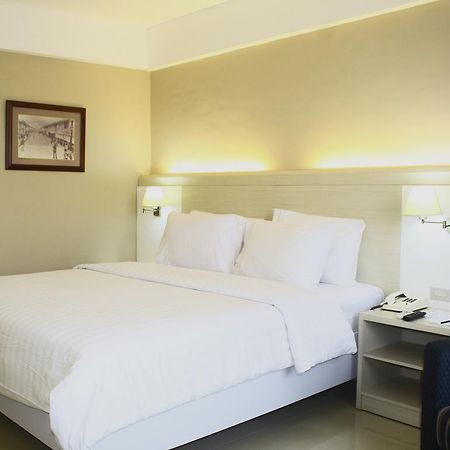 Hotel Sandjaja 巨港 外观 照片