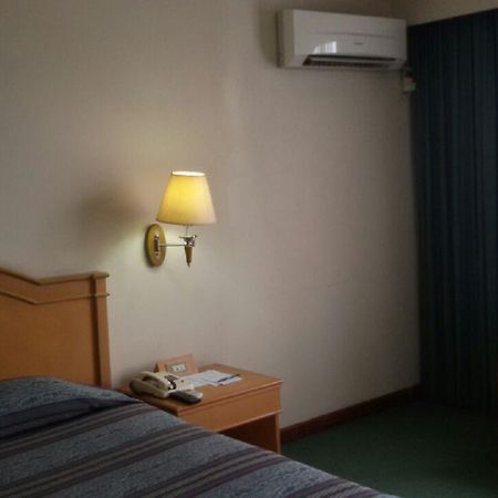 Hotel Sandjaja 巨港 外观 照片