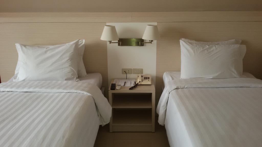 Hotel Sandjaja 巨港 外观 照片